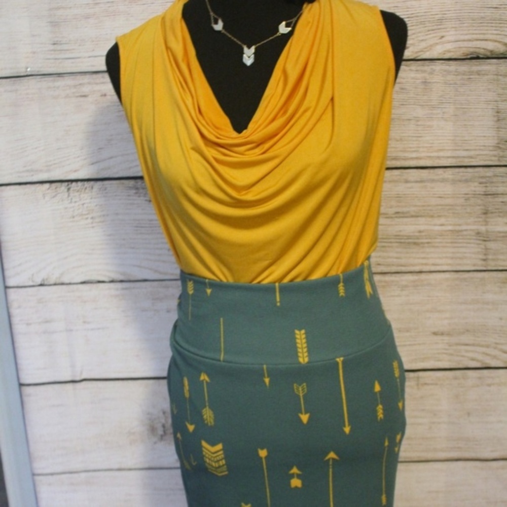 Yellow Chevron Outfit (Large top/skirt + necklace)